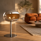 Cheminée bioéthanol chrome dans un salon design contemporain, reflets ambrés en fin de journée