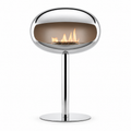 Cheminée éthanol sur pied chrome poli Maison Flamme, flamme allumée, packshot fond blanc
