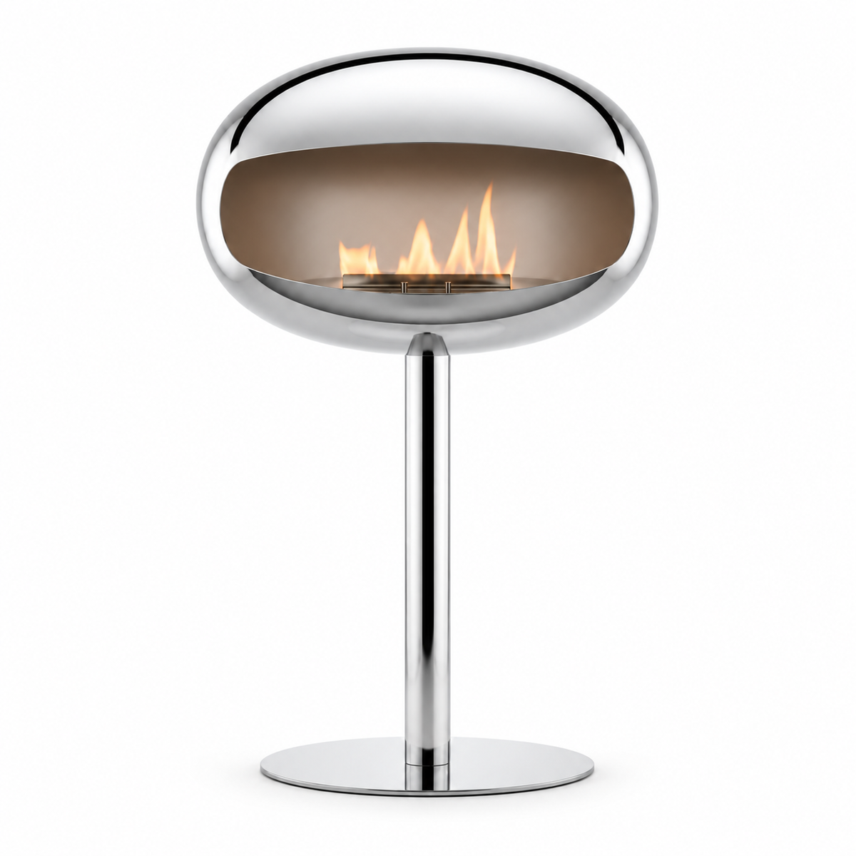 Cheminée éthanol sur pied chrome poli Maison Flamme, flamme allumée, packshot fond blanc