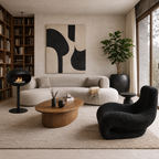Cheminée éthanol sur pied noire à côté d’un fauteuil en bouclette noir, salon avec œuvre d’art abstraite